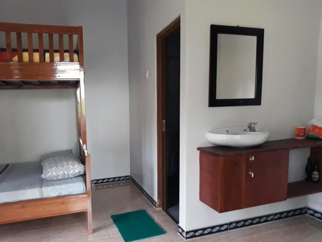 Red Island Bungalows Pasanggaran Kamer foto