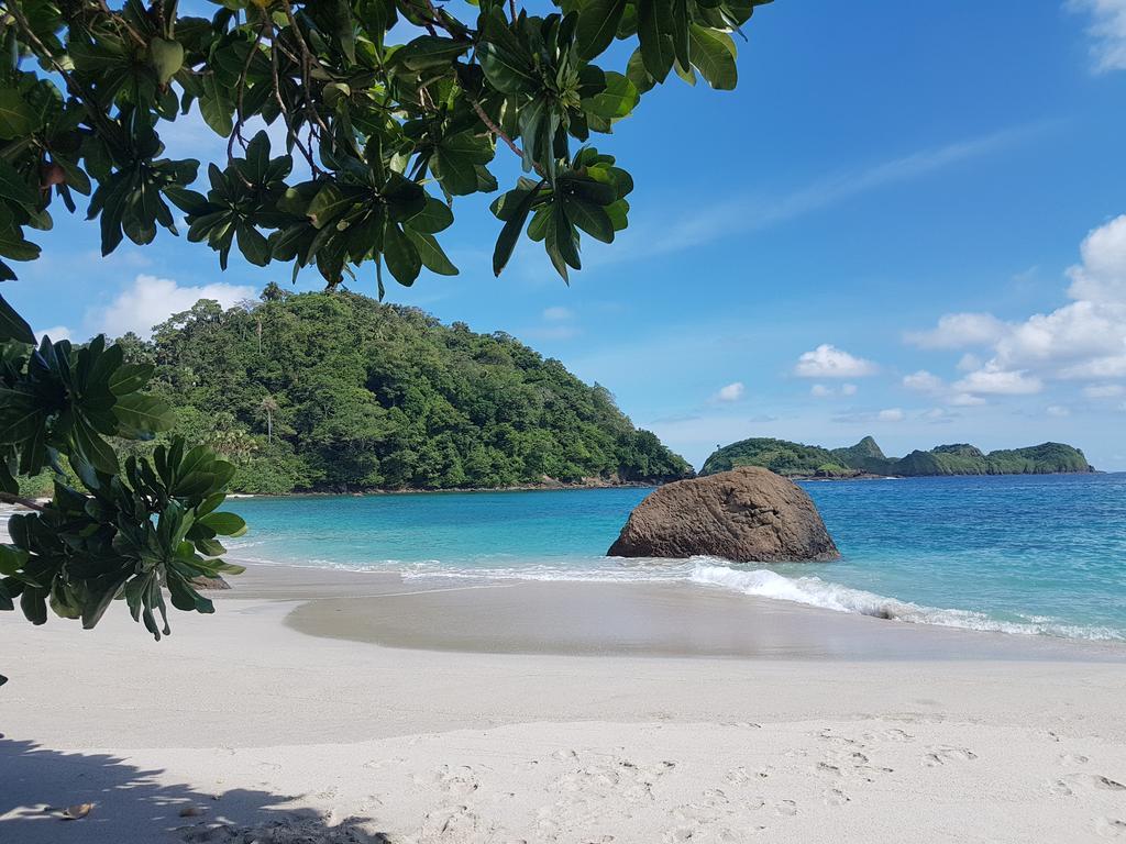 Red Island Bungalows Pasanggaran Buitenkant foto