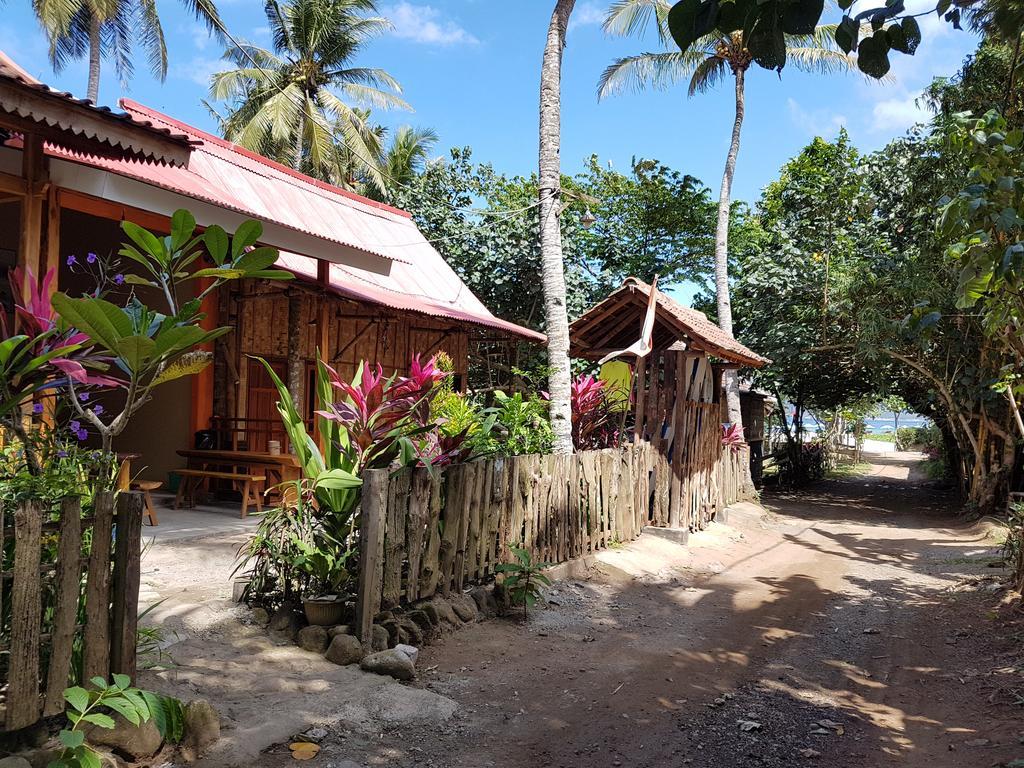 Red Island Bungalows Pasanggaran Buitenkant foto