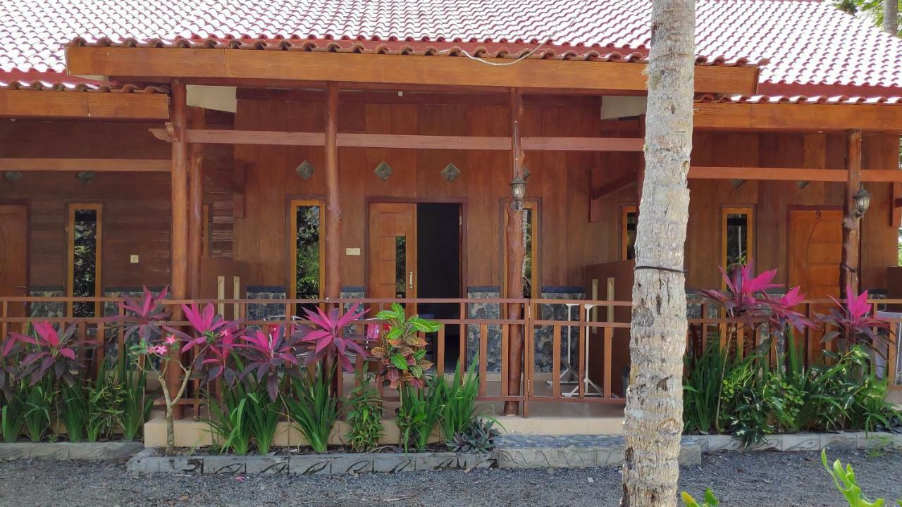 Red Island Bungalows Pasanggaran Buitenkant foto